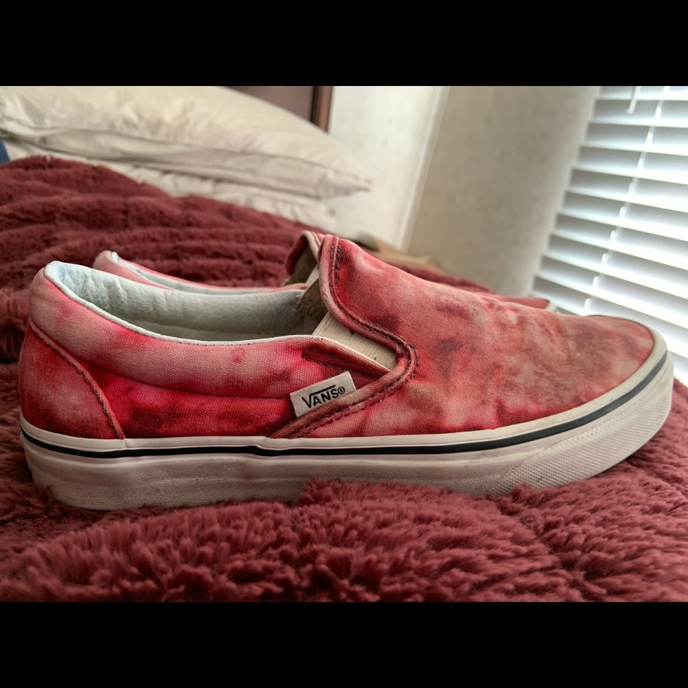 Bleach dyed burgandy vans for my skaters🛹